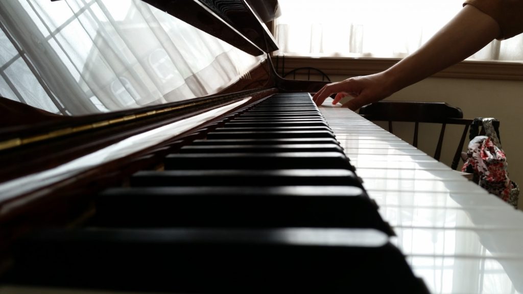 ピアノのコードをすらすら転回させる覚え方 ピアノ初心者が独学で上達するための練習法と教本 Dvdナビ